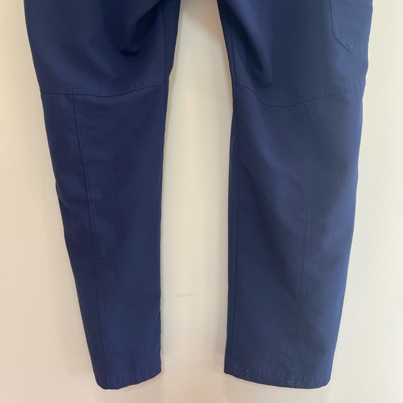 FIGS Women’s Kade Cargo Scrub Pants in Navy, size XXL - Picture 8 of 9